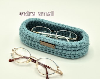 Horizontal extra-small eyeglass stand holder, soft bedside eyeglasses tray organizer, flat glasses storage basket
