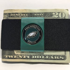 Super Bowl LIX - Medallón de los Philadelphia Eagles en una billetera con bolsillo frontal con clip elástico para billetes. Suave, delgada y segura