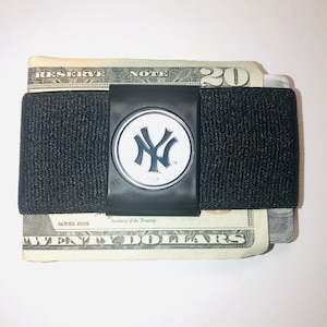 BANDIT Cartera con bolsillo frontal con clip elástico para billetes y medallón de los Yankees de Nueva York. Suave/Delgado/Seguro: ideal como regalo para novio, padre o hijo.
