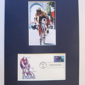Le grand cycliste Greg Lemond remporte le Tour de France 1989 et le pli premier jour des timbres honorant le cyclisme