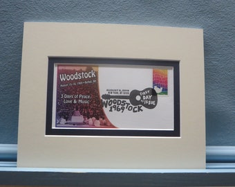 Honrando el Festival de Woodstock de 1969 y la cubierta del primer día del Rock and Roll y Woodstock