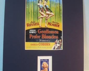Marilyn Monroe in "Gentlemen Prefer Blondes" met Jane Russell geëerd door de stempel van Marilyn Monroe