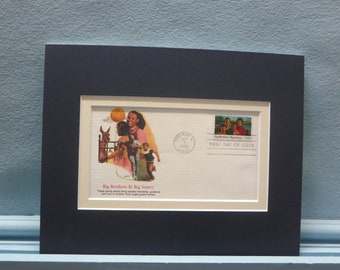 Honrando a los Hermanos Mayores y Hermanas Grandes de América y la primera cubierta del primer día de su propio sello