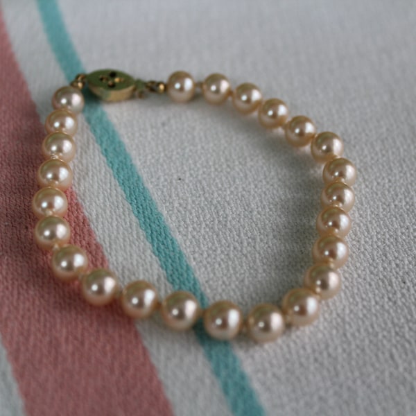Marvella Faux Pearl Bracelet Small Sized 1970s Vintage Women’s Jewelry and Accessories
