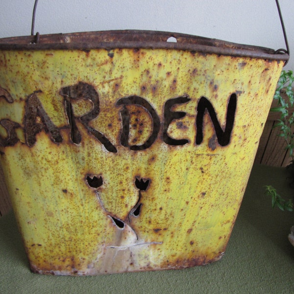 Maple Syrup Sap Bucket Tin Yard and Garden Art Rustic Farmhouse Home Decor Rusty Decoration Gardens Vintage Re-purposed Buckets Rust Yellow