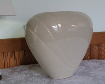 Haeger Pottery Art Deco Vase Cream-colored Glaze 1980s Vintage American Pottery