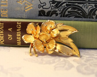 Gold-toned Floral Brooch Vintage Brooches and Jewelry