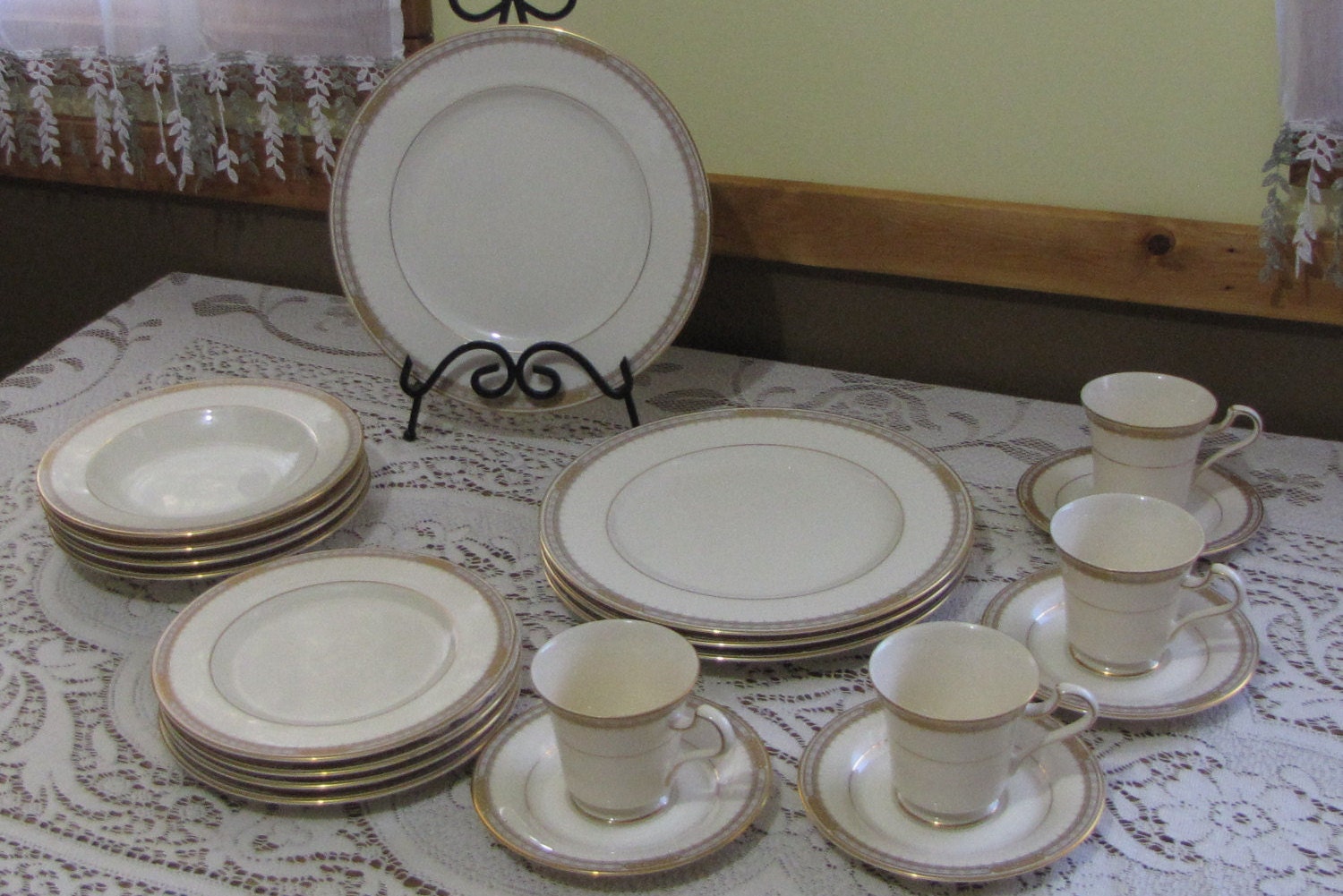 Mikasa's Sheraton Dinnerware Service for Four (4) 20 Pieces 1987 to