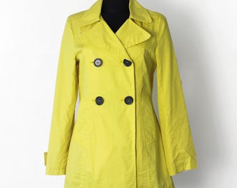 マスタードイエローのコットントレンチコート（レディース 春/秋