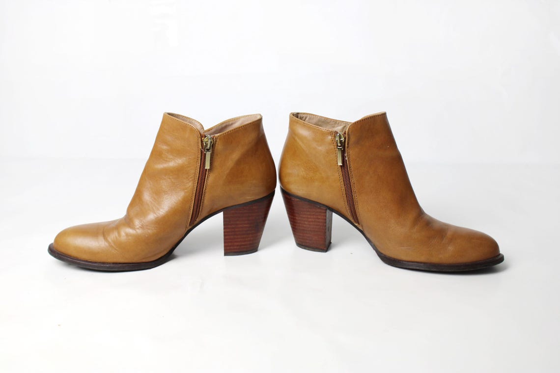 Vintage 90's Camel Brown Leather Pointed Toe Ankle Boots (EUR 39), foto 4 di 5