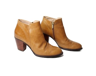 Vintage 90's Camel Brown Leather Pointed Toe Ankle Boots (EUR 39)