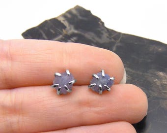 Earrings: Stud 