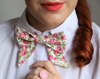 Romantic vintage woman bow tie