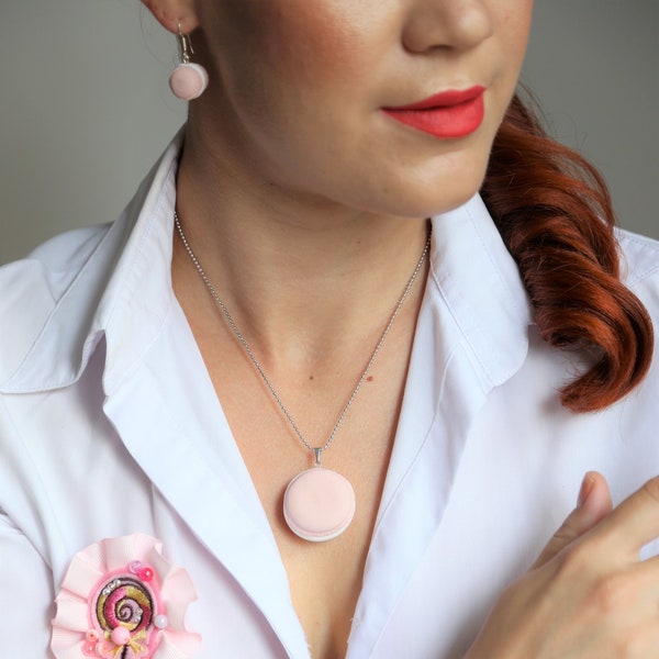 Ensemble de macaron rose pastel (collier + boucles d’oreilles)