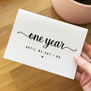 Cartão Um ano até dizermos que faço contagem regressiva de casamento