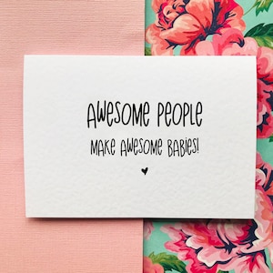 Carte photo numérisée pendant la grossesse. Faire-part de grossesse drôle de typographie