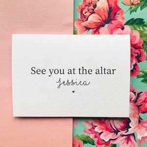 Biglietto personalizzato per il giorno del matrimonio con "Ci vediamo all'altare".