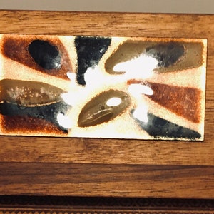 Estante para cartas de madera y vidrio sobre cobre de estilo vintage Arts and Crafts: accesorio de escritorio
