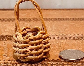 Miniature maison de poupée vintage en osier avec poignée