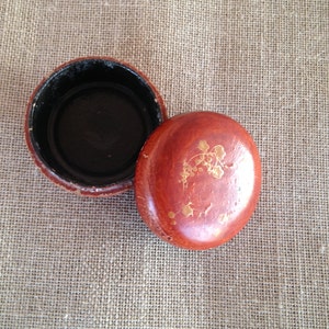 Oriental Round Wood Box, Jewelry Box, Stamp Box, Vintage Ring Box, Keepsake Box, Vintage 1930