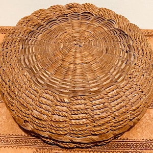 Vintage Round Basket with Lid - Sewing Basket - Small Red and Green Basket with Lid - Catchall Basket - Coin - Key - Straw Natural Wicker