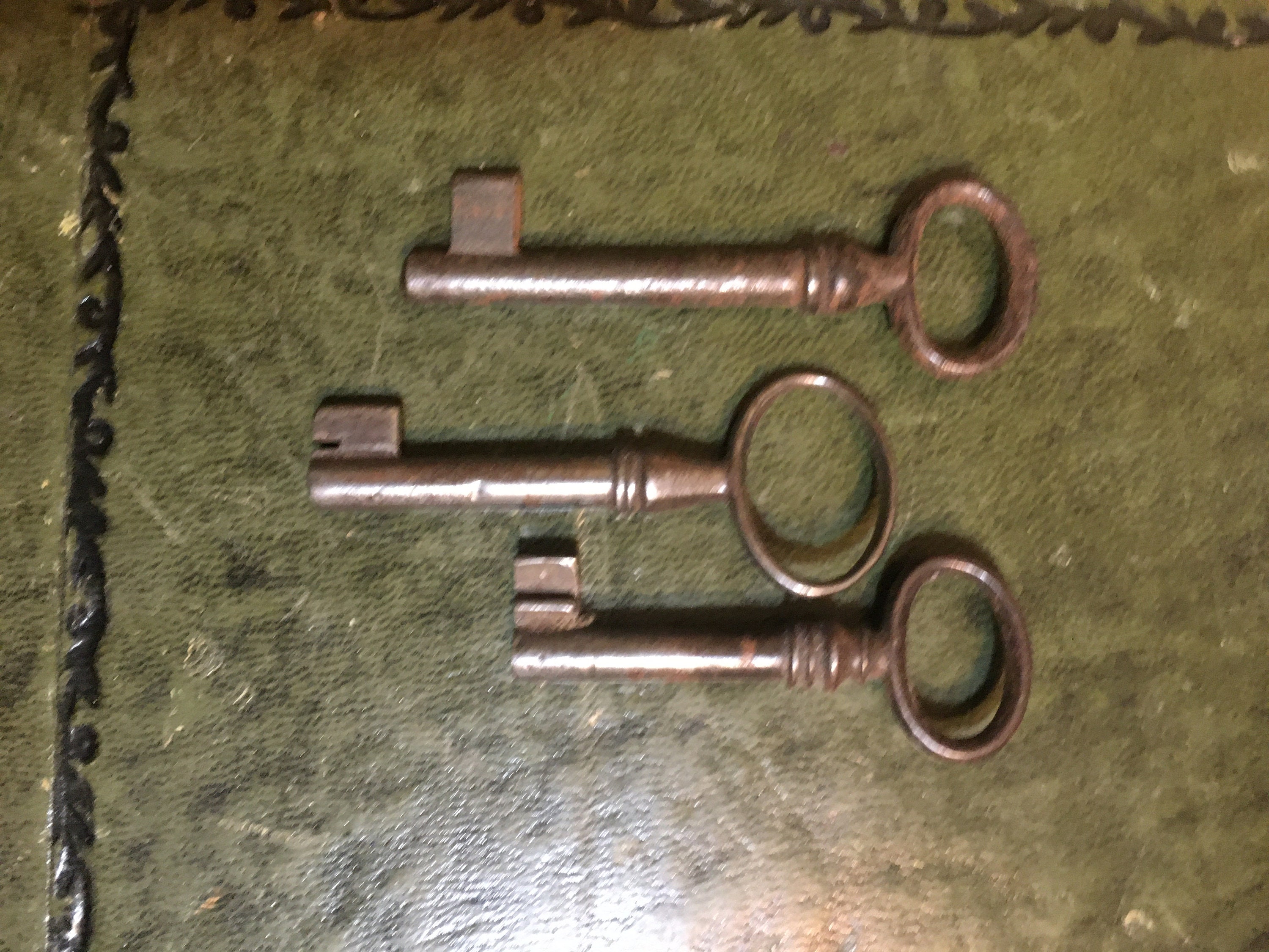 Lotto Composto Da Dieci Diverse Antiche Chiavi In Ferro Forgiato E Traforato H - Foto 4