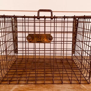 Vintage Wire Gym Basket - Industrial Home Decor - Storage - Locker Basket -  Rusted Old Fashion Wire Bin - Farm House Decor