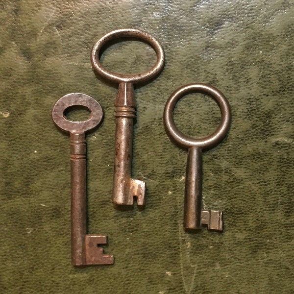 Vintage Antique Key   Skeleton Key   Steampunk   Old Key  Antique   Key to My Heart.  House  Key  Collectible