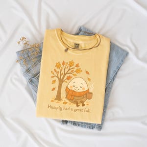 Fall Themed Humpty Dumpty T-Shirt, Seasonal Shirt, Cute T-Shirt, Autumn Apparel, Thanksgiving Gift, Cozy Wear