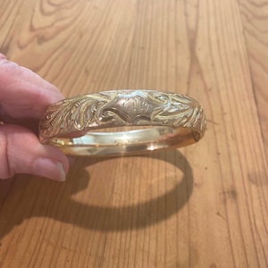 Antique Gold Shell Bangle Bracelet
