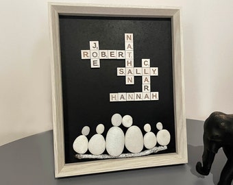Arte de guijarros familiares, imagen familiar personalizada, regalo familiar, arte de pared de azulejos de scrabble, nombres de scrabble familiar, scrabble de madera grabado a medida
