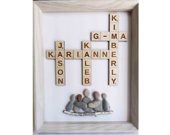 Arte de guijarros, familia, imagen familiar personalizada, regalo familiar, arte de pared de azulejos de scrabble, nombres de scrabble familiar, scrabble de madera grabado a medida