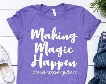 Puede incluir: Camiseta morada con el texto "Making Magic Happen" y el hashtag "#teachers everywhere".