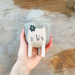 Ready to ship Small Three-legged Planter with Pink Cat and Black Flower by Beardbangs Ceramics image 7