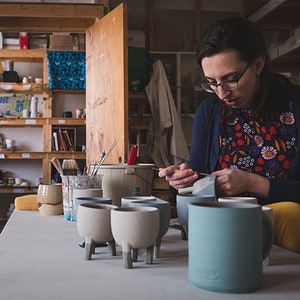 Ready to ship Small Three-legged Planter with Pink Cat and Black Flower by Beardbangs Ceramics image 8