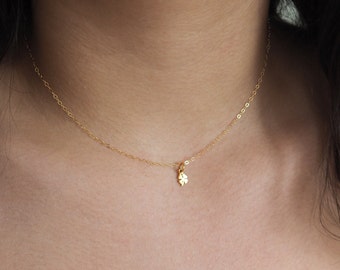 Kleine KLAVER ketting in sterling zilver, goud of roségoud • Sierlijke gouden ketting • gelaagde ketting • geluksketting • minimalistische ketting