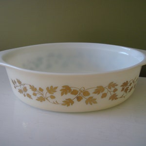 Vintage Pyrex Golden Acorn Oval Casserole - 045 - 2.5L - No Lid