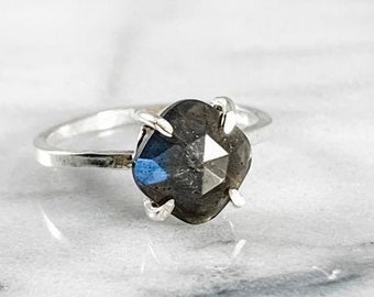labradorite ring, cushion cut ring, prong ring, square ring, gifts for her, dark blue ring, gemstone jewelry, gemstone ring