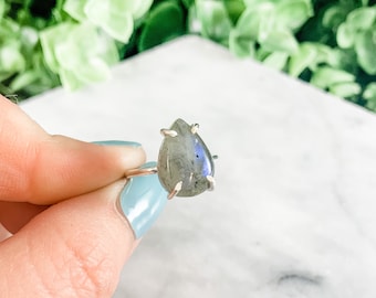 Anillo de labradorita en forma de lágrima: joyería de plata de ley con forma de pera