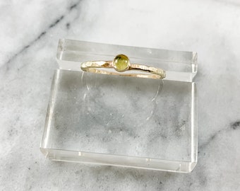 Anillo de peridoto para el chakra del corazón: anillo apilable de plata de ley