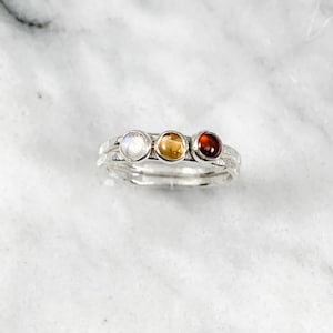 Bague familiale double rang avec pierres de naissance - jusqu&#39;à 4 pierres - cadeau d&#39;anniversaire personnalisé en argent pour la fête des mères, grand-mère, soeur, épouse