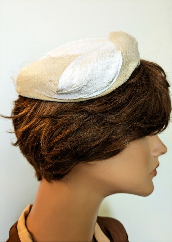 Vintage cream Fascinator hat / 1950's hat / Half hat … Gem