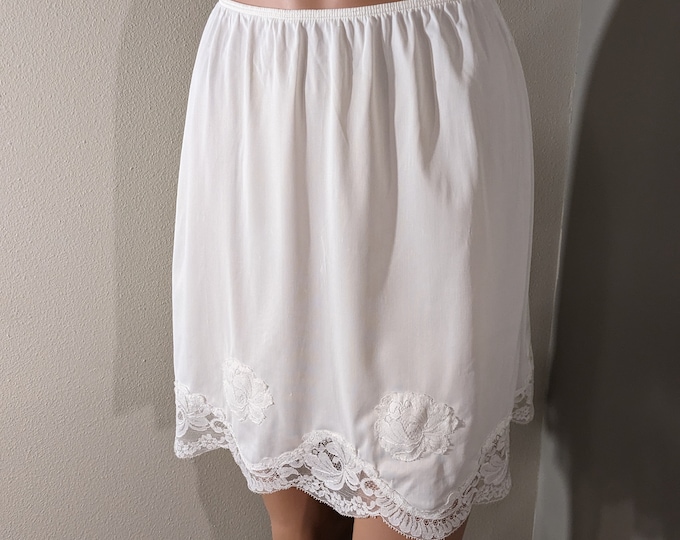 Sears White Half Slip With Beautiful Lace Trim / Wait Half Slip Size