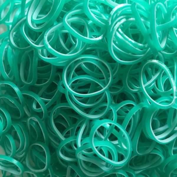 Glacier Green Pearl Dual-Layer ** Rainbow Loom Bands Refill. 600 bands & 24 c-clips. Guaranteed authentic. Latex-free.