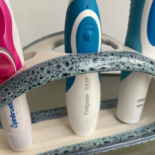 ELECTRIC Toothbrush/Toothpaste in White and Bright Peacock Blue