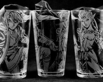 Link and Zelda Engraved Pint Glass