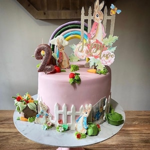 Decorazione per torta Peter Rabbit Garden Gate personalizzata per compleanno, baby shower, torta di compleanno