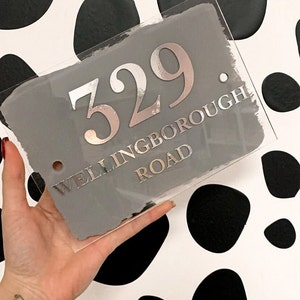 Handgeschilderd huis deurbord | Gepersonaliseerde Scripted House Sign | Acryl House Sign | Platte vinylnummers