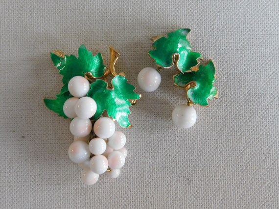 Gold Green Enamel Dangle White Red Bead Grapes Br… - image 1