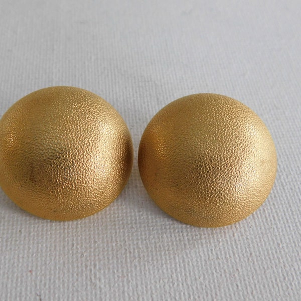 Vintage Erwin Pearl Brushed Gold Round Circle Dome Clip On Earrings